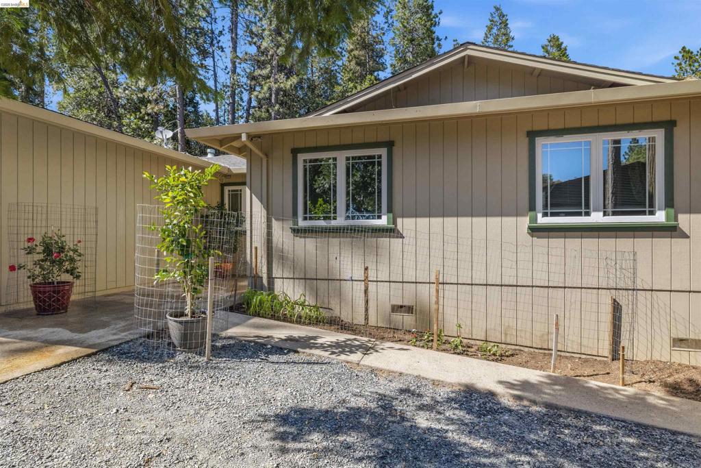 23615 Mount Elizabeth Rd Property Photo 4