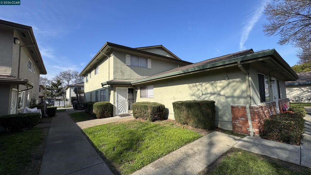 2122 Peppertree Way 2 Property Photo 1
