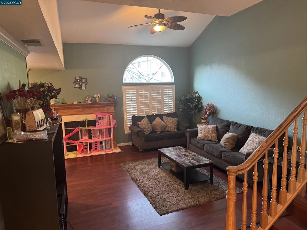 115 Pelican Loop Property Photo 4