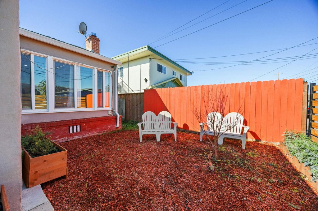 7447 Lockwood St Property Photo 3