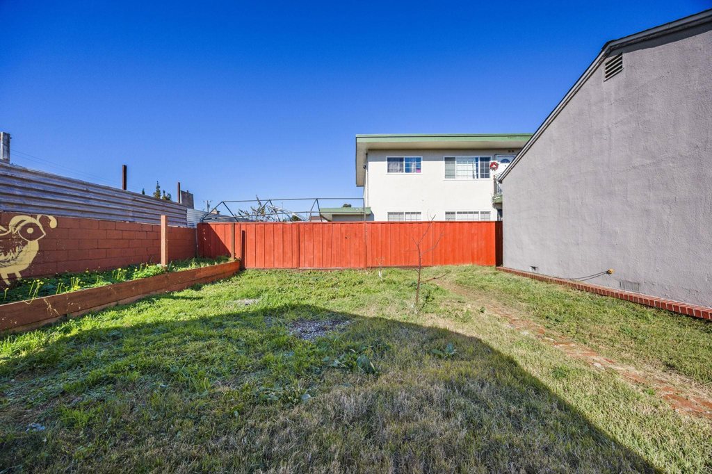 7447 Lockwood St Property Photo 18