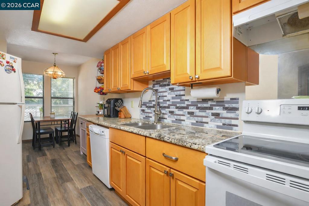 130 Creekside Ct Property Photo 7