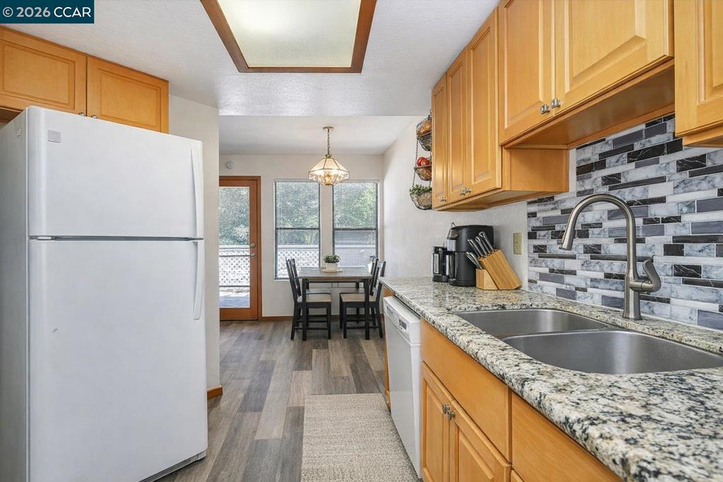 130 Creekside Ct Property Photo 8