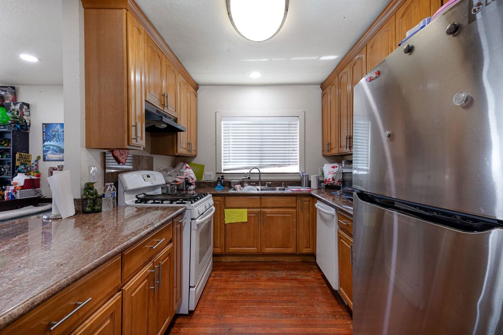 1821 74th Ave Property Photo 9