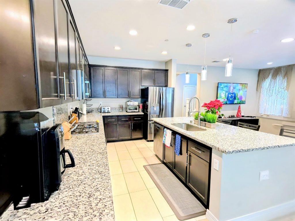 24440 Periwinkle Way Property Photo 8