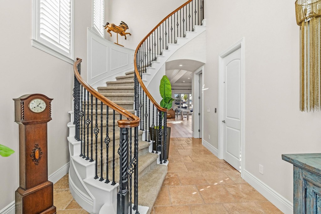 5055 Cabrillo Pt Property Photo 3