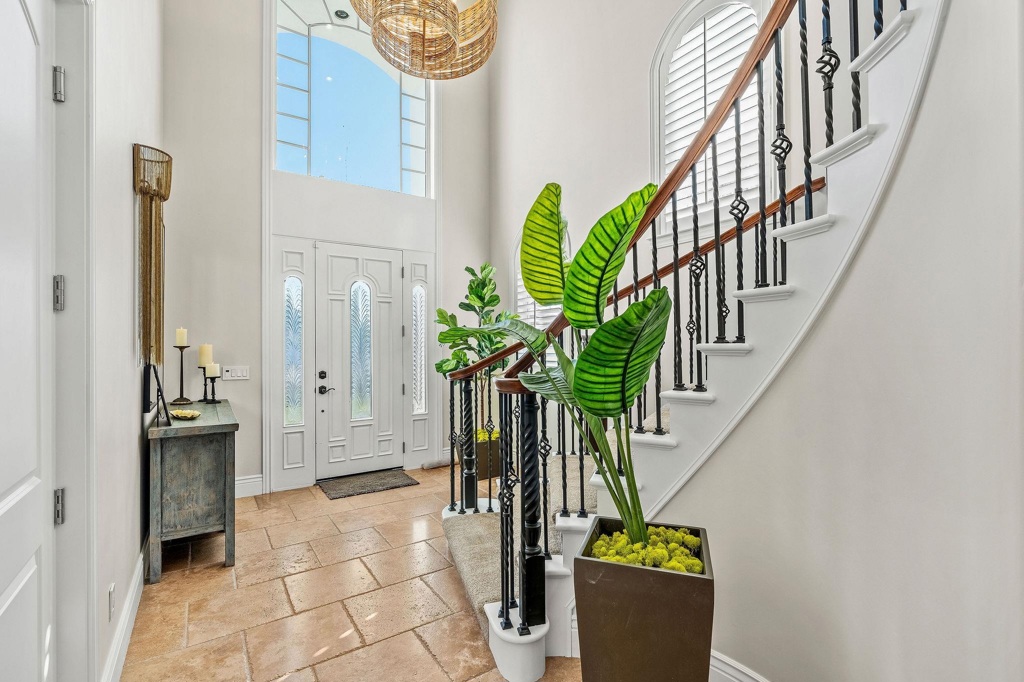 5055 Cabrillo Pt Property Photo 4