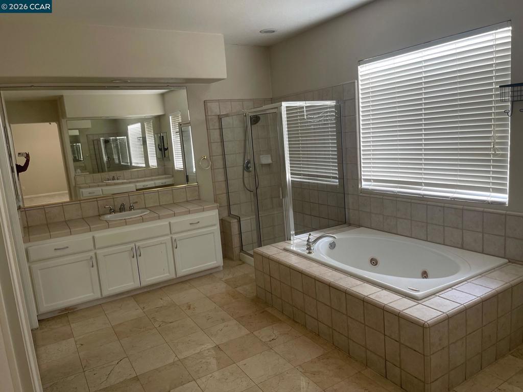 2096 Goldpine Way Property Photo 10