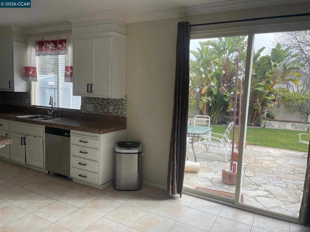 2096 Goldpine Way Property Photo 14