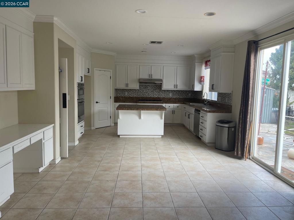 2096 Goldpine Way Property Photo 20