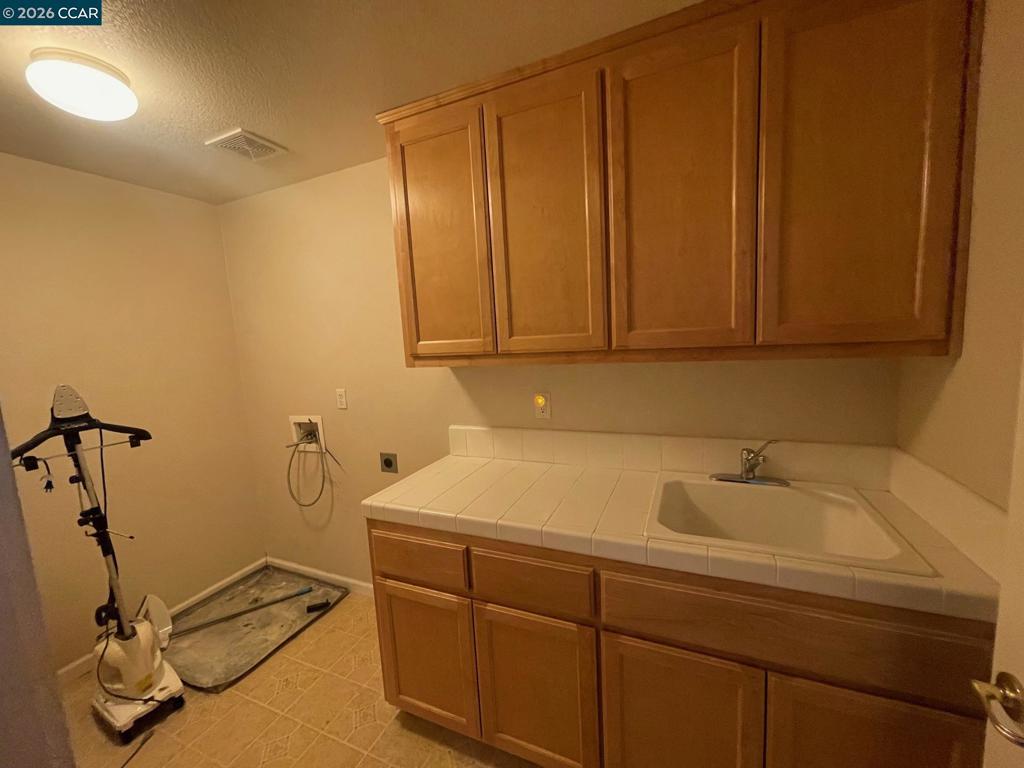 2096 Goldpine Way Property Photo 23