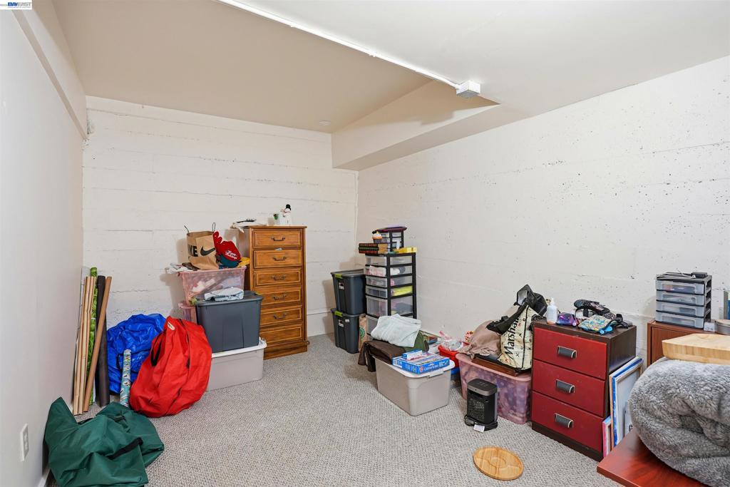 733 Loring Ave Property Photo 23