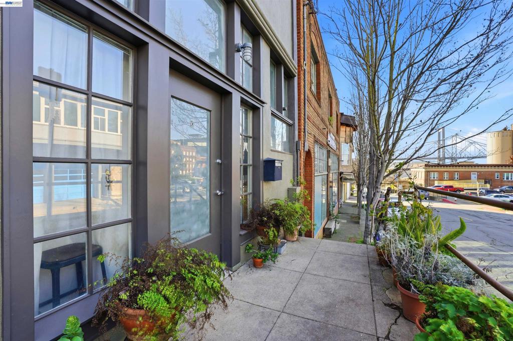733 Loring Ave Property Photo 37