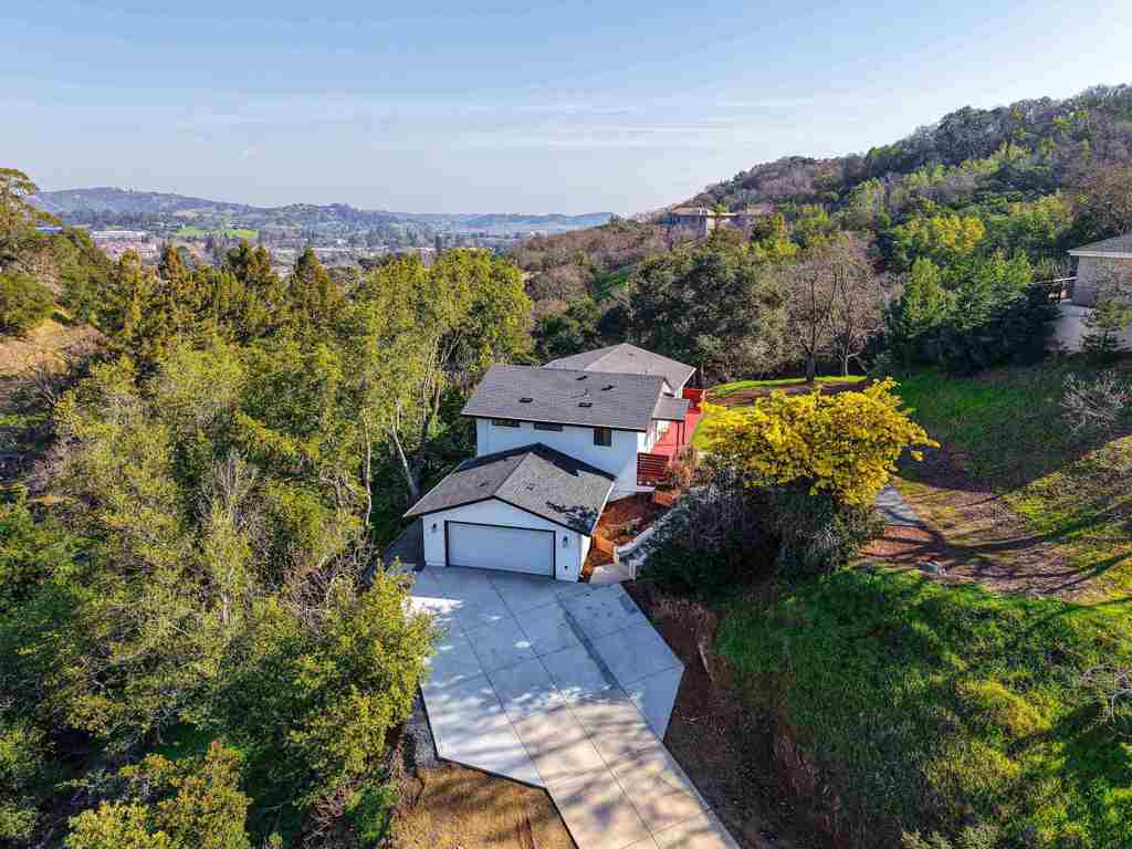 612 Canyon Rd Property Photo 1