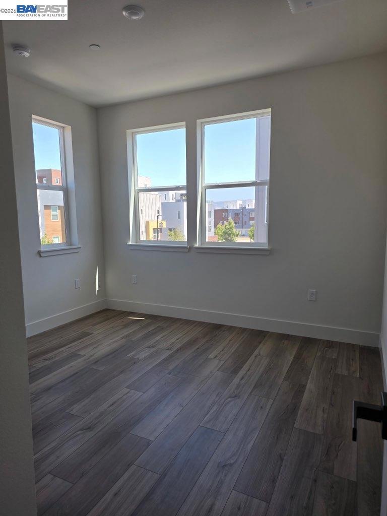 2053 Clement Avenue Property Photo 5