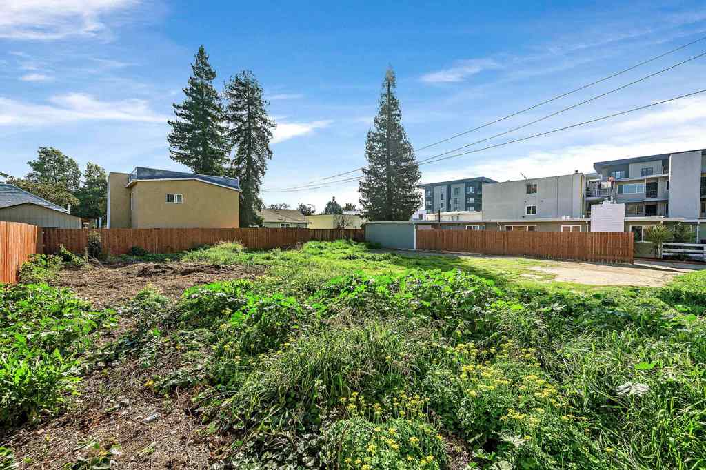 1289 Russell Way Property Photo 10