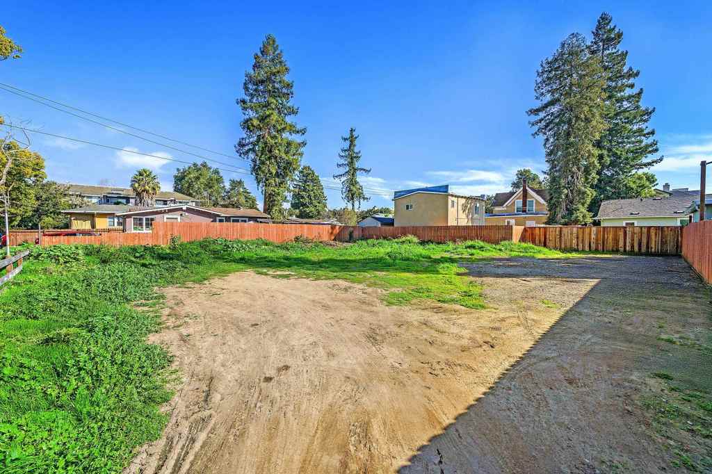1289 Russell Way Property Photo 11