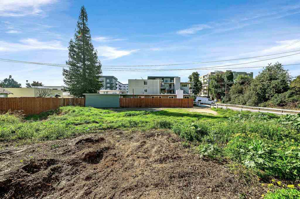 1289 Russell Way Property Photo 12
