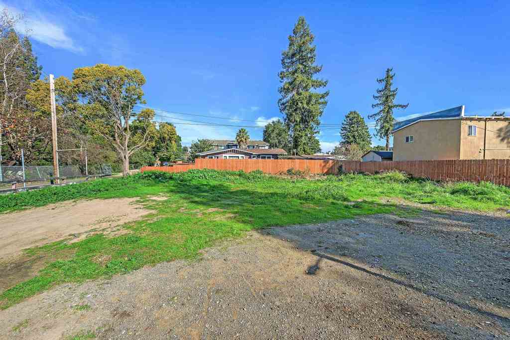 1289 Russell Way Property Photo 13