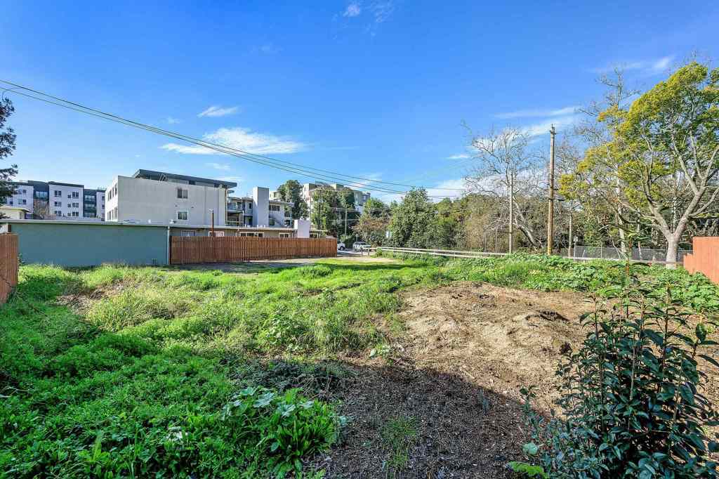 1289 Russell Way Property Photo 14