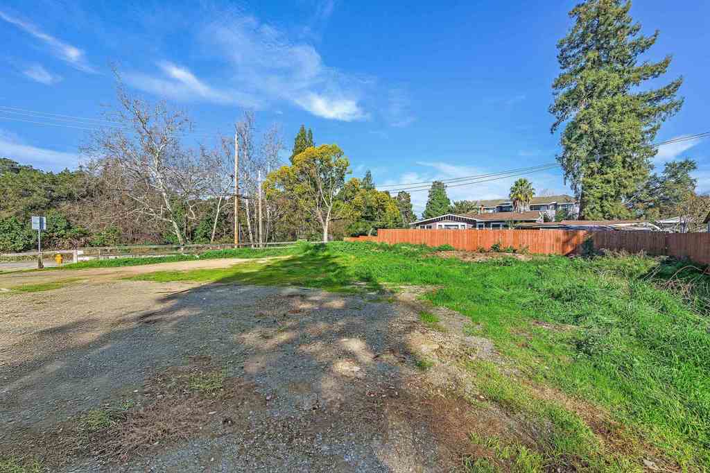 1289 Russell Way Property Photo 15