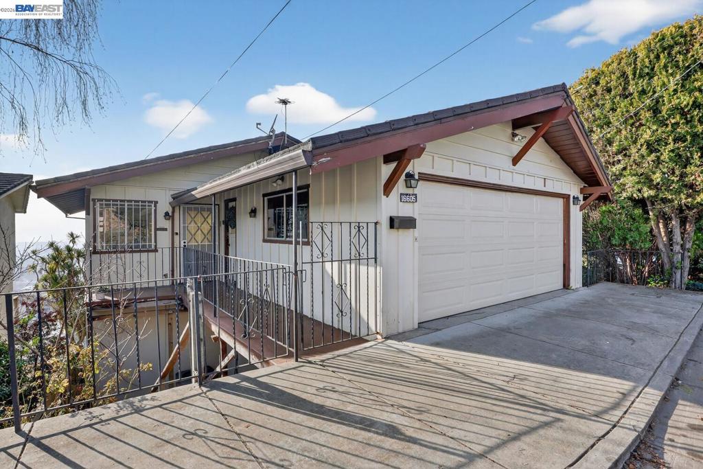 16605 Rolando Ave Property Photo 4