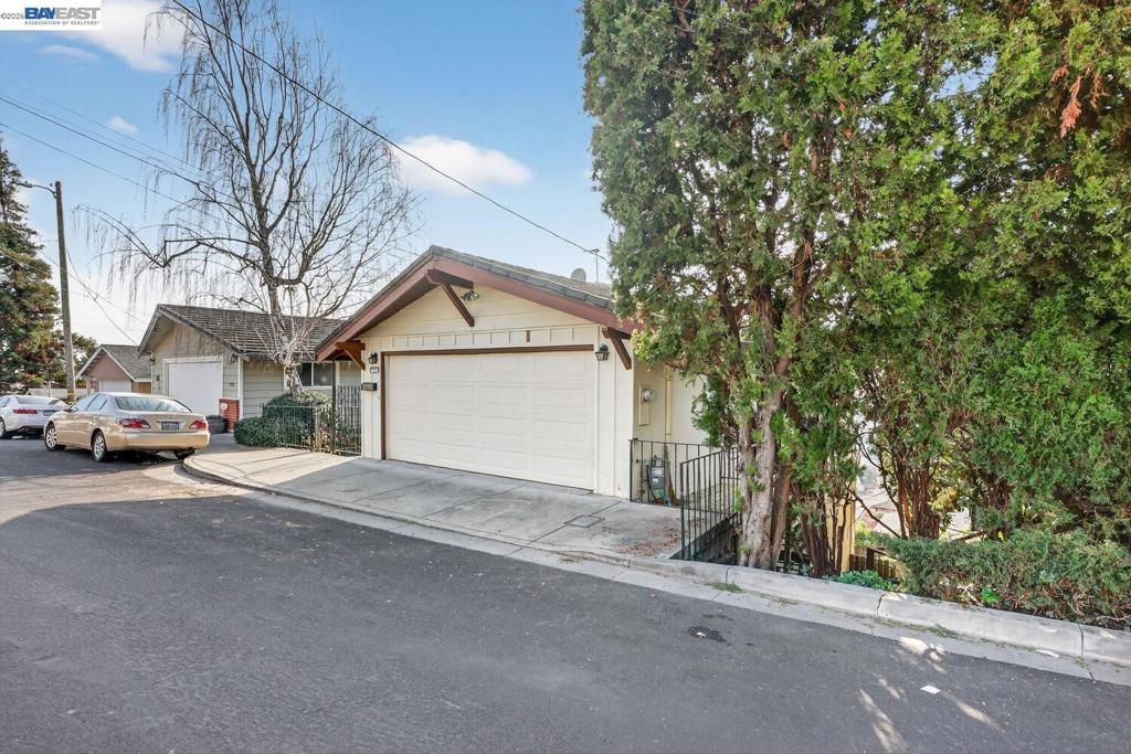16605 Rolando Ave Property Photo 5