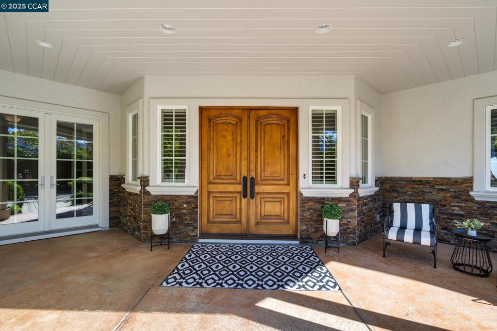 471 El Rio Property Photo 3