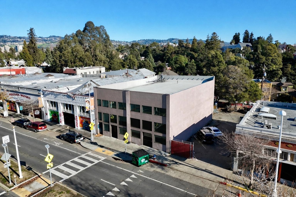 3050 Broadway Property Photo 1