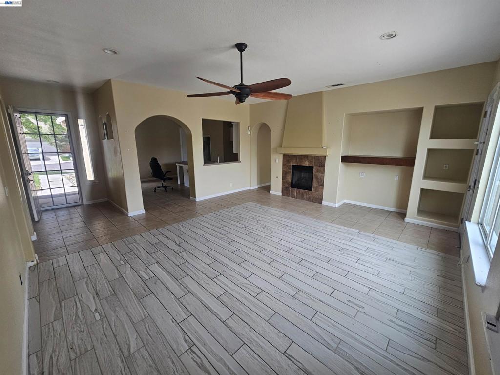 537 Bonanza Dr Property Photo 2