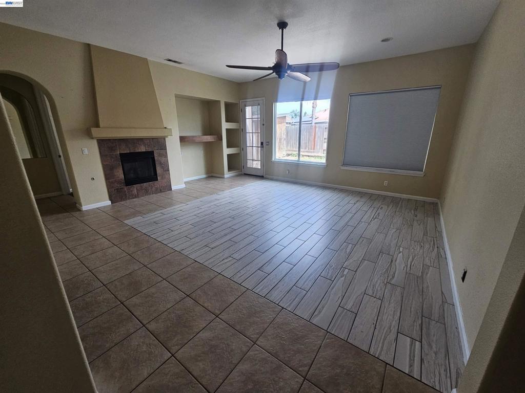 537 Bonanza Dr Property Photo 3