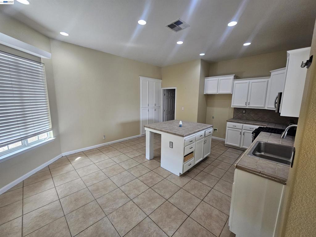 537 Bonanza Dr Property Photo 4