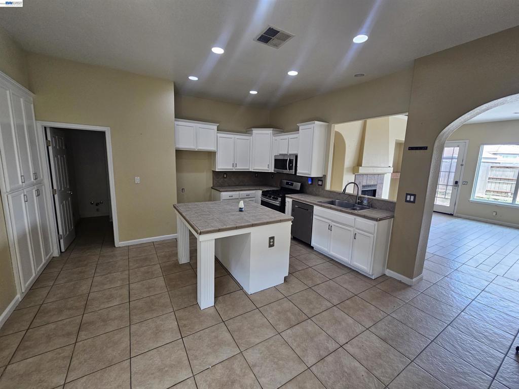537 Bonanza Dr Property Photo 5