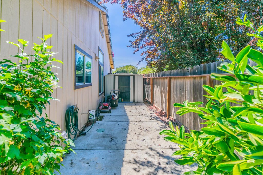 690 Woodard Way Property Photo 10
