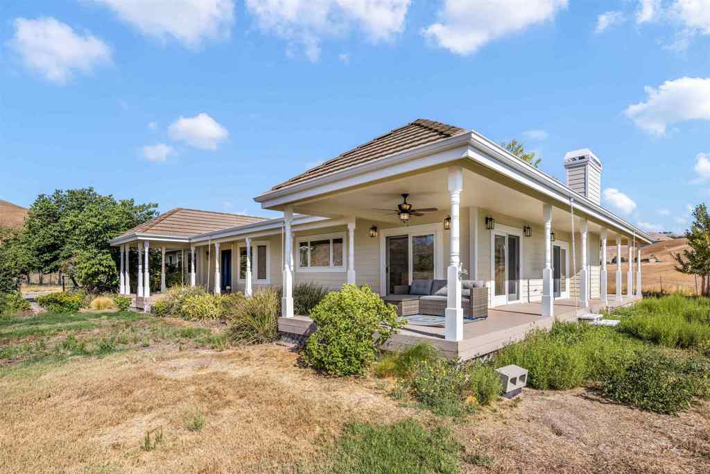 9050 Highland Rd Property Photo 3