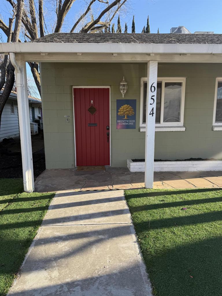 654 3rd Street Property Photo 12