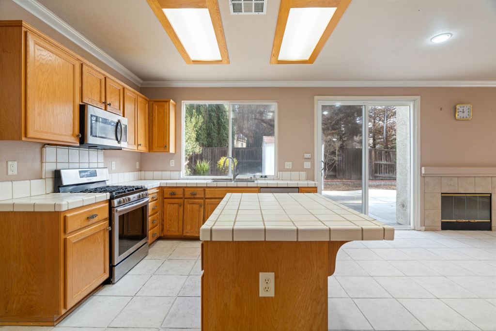 4925 Bay View Cir Property Photo 6