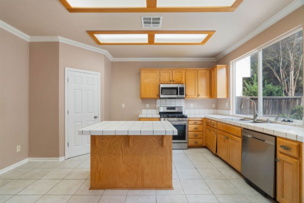 4925 Bay View Cir Property Photo 8