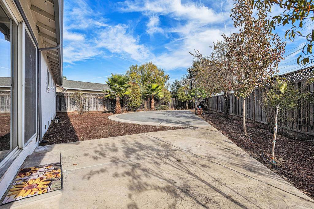 25 Marilyn Pl Property Photo 16