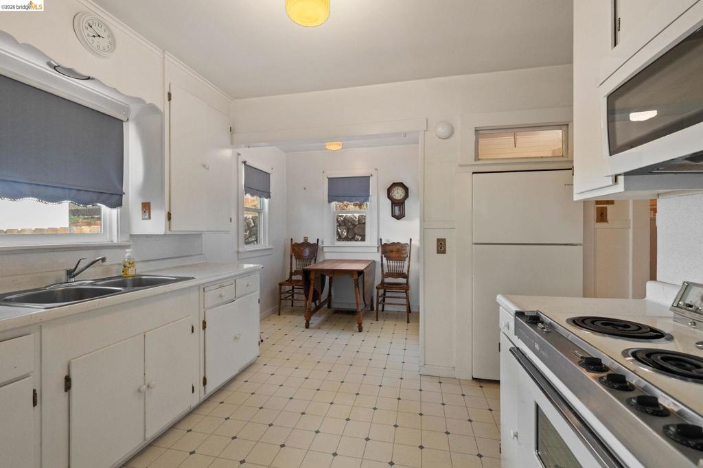 169 N Shepherd St. Property Photo 10