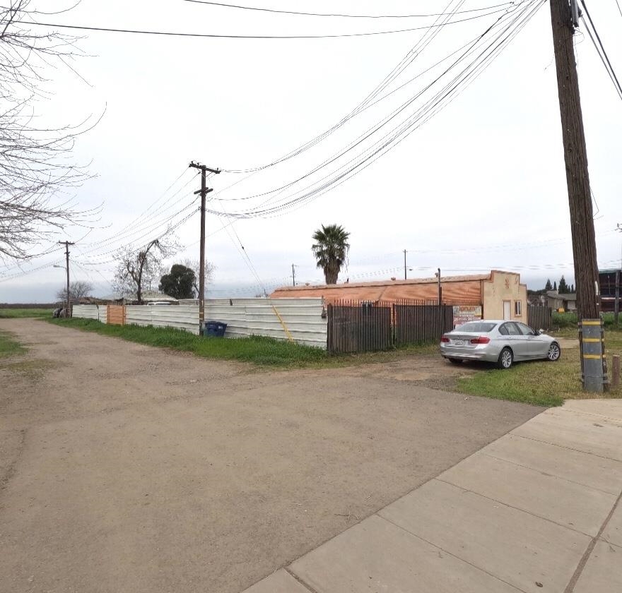 3748 E State Highway 140 Property Photo 4
