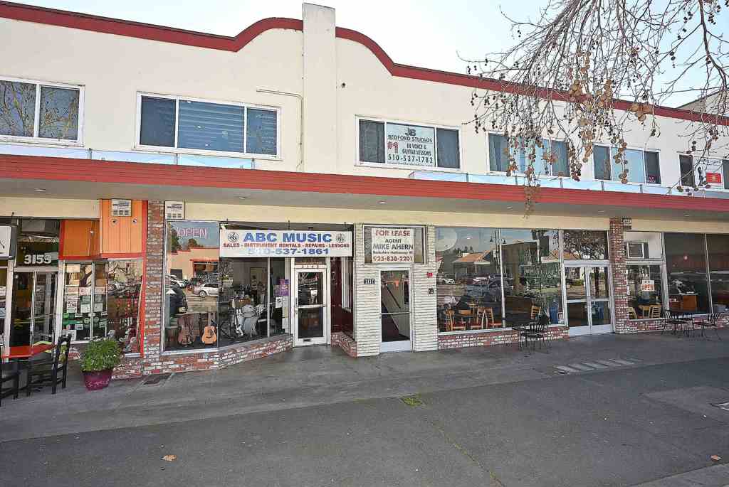 3137 Castro Valley Blvd Property Photo 1