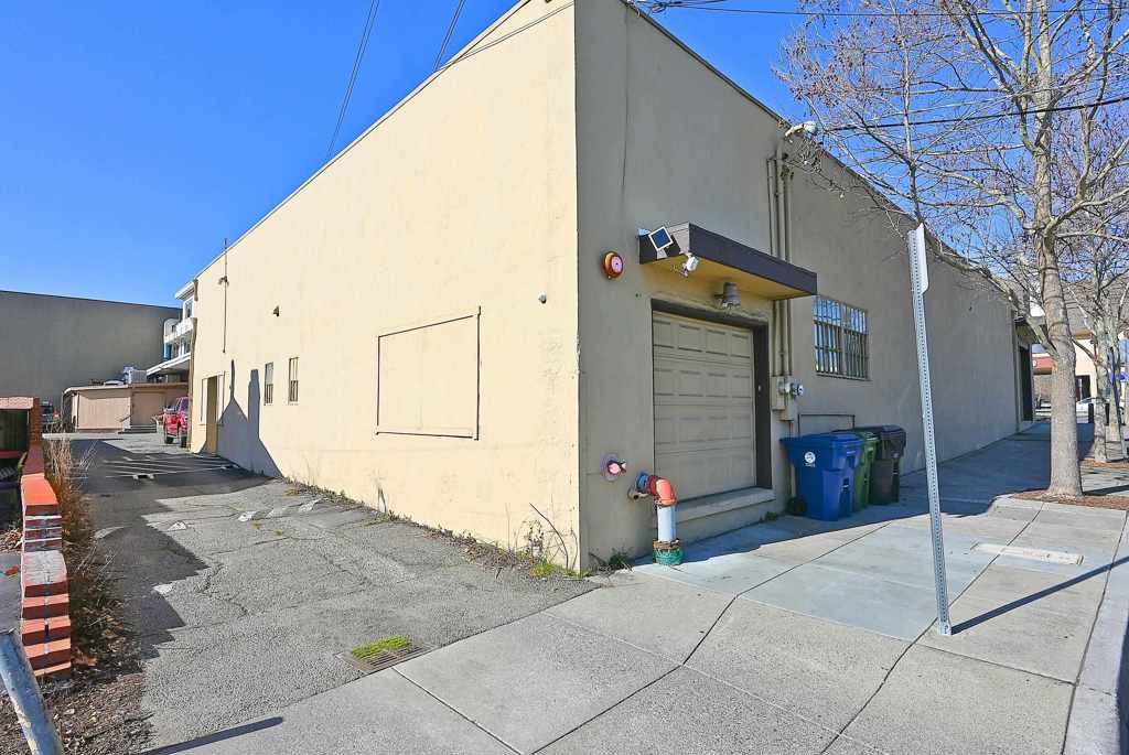 3137 Castro Valley Blvd Property Photo 4
