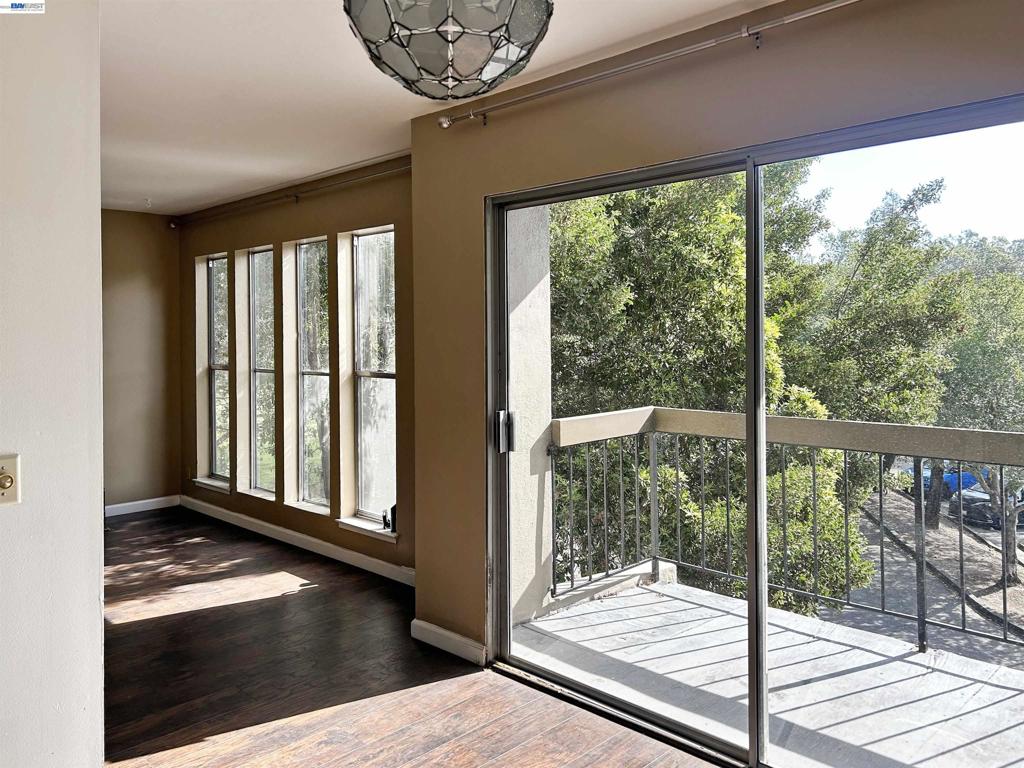 5335 Broadway Terrace 204 Property Photo 4