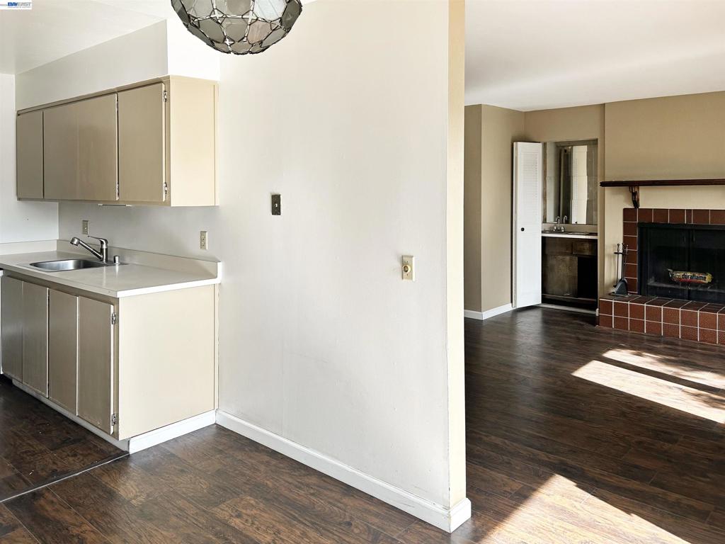 5335 Broadway Terrace 204 Property Photo 8