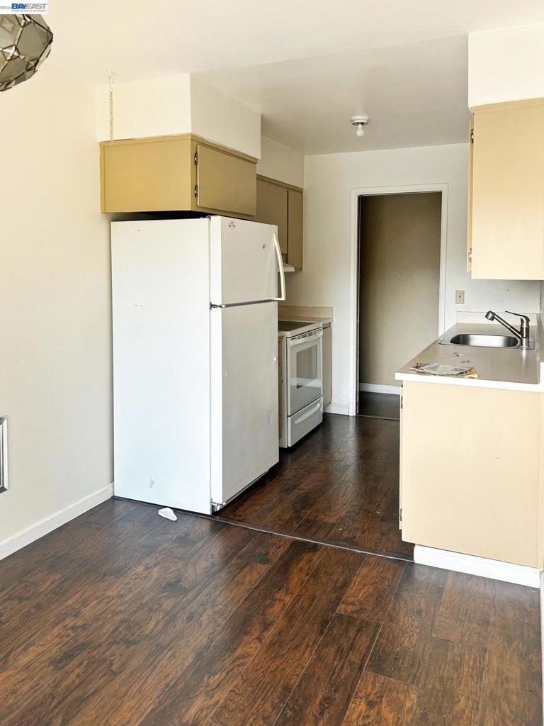 5335 Broadway Terrace 204 Property Photo 9