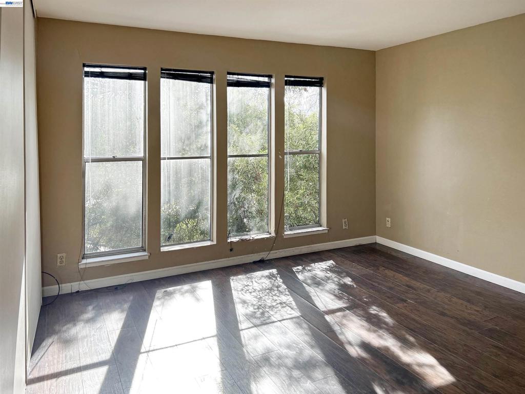 5335 Broadway Terrace 204 Property Photo 11