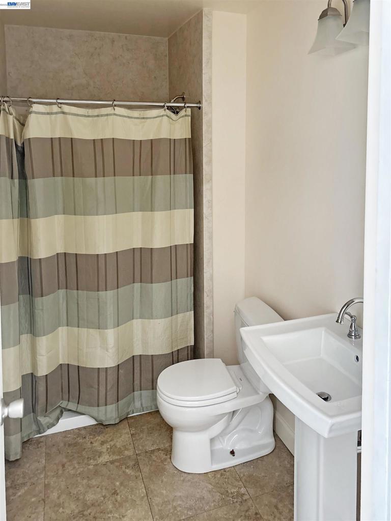 5335 Broadway Terrace 204 Property Photo 13