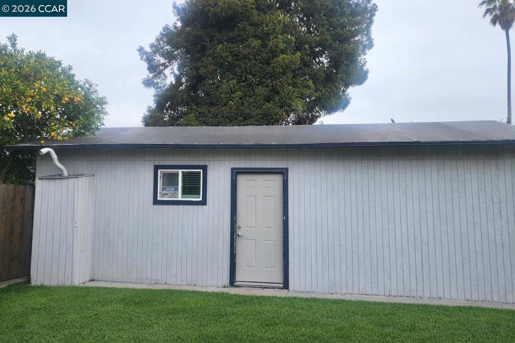 2079 Church St Property Photo 4