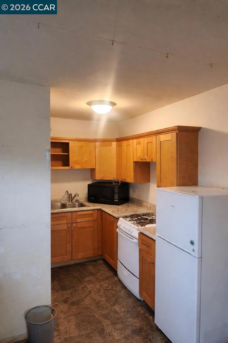 2079 Church St Property Photo 5